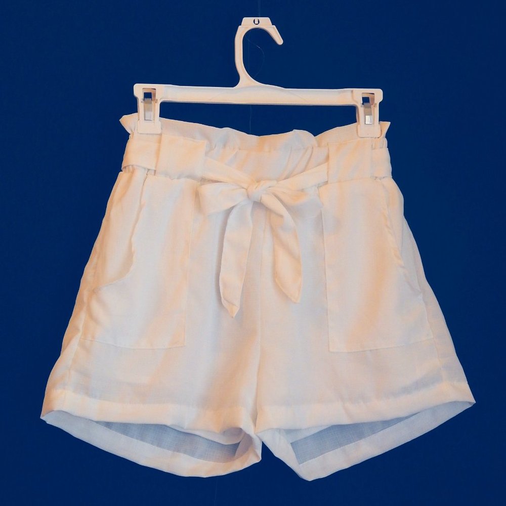 💘CUTE, VINTAGEY, BOHO, WHITE SHORTS💘